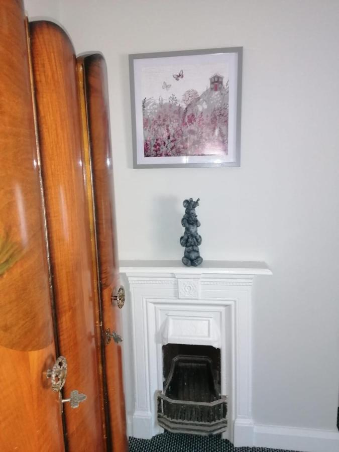 Maire Toireasa - Cosy Refurbished Property In The Gaeltacht Quarter Belfast Exterior foto