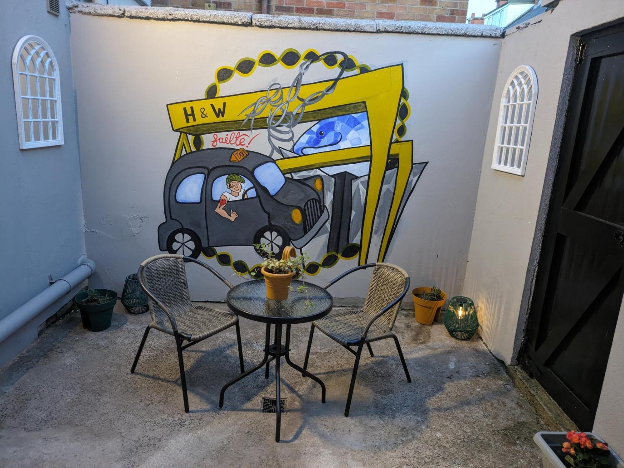 Maire Toireasa - Cosy Refurbished Property In The Gaeltacht Quarter Belfast Zimmer foto